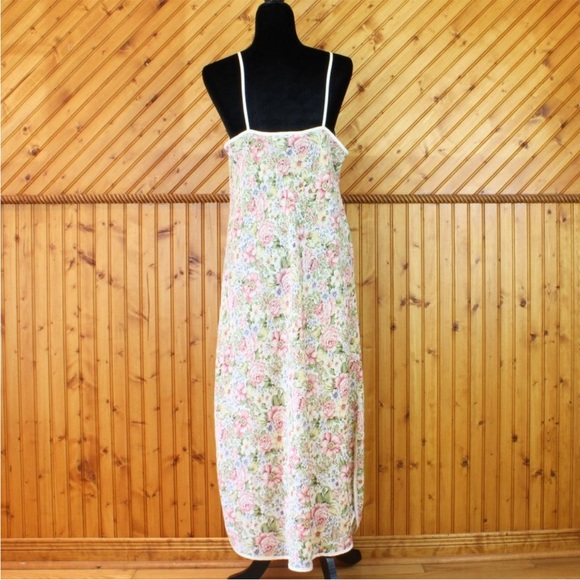 Vintage Diamond Tea Nightgown & Robe Set
Floral - Picture 5 of 14